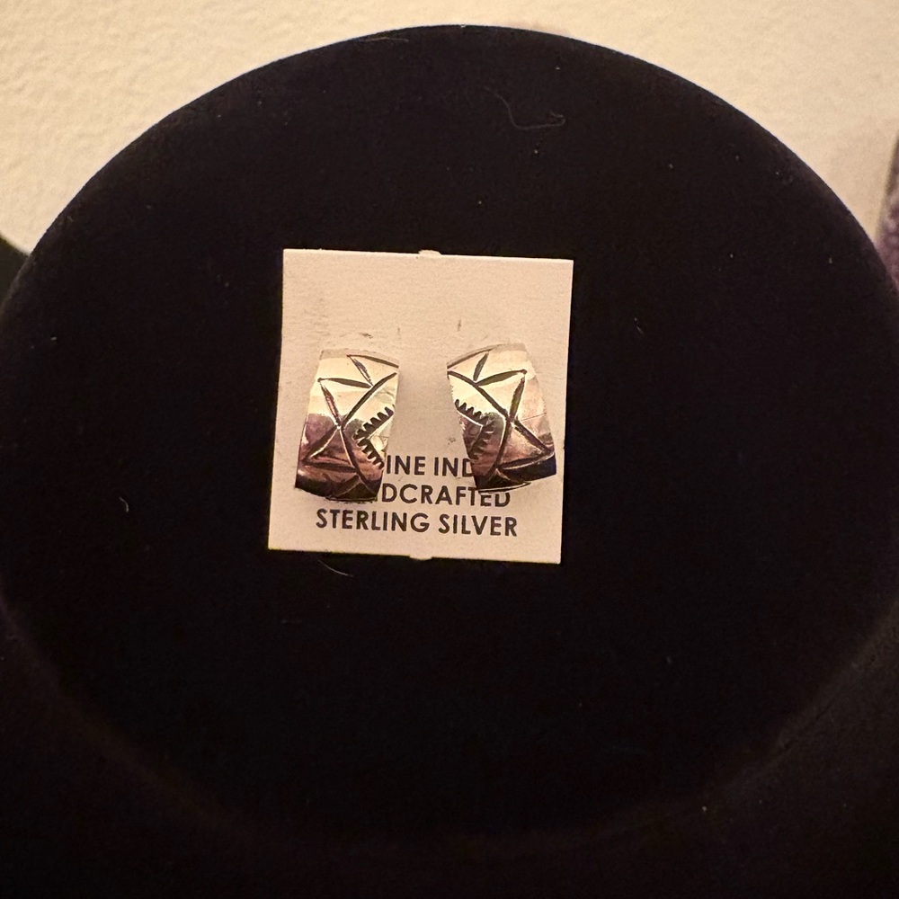 SMALL STERLING SILVER HALF-HOOP EARRINGS